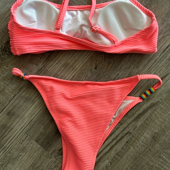Pink bikini - Picture 2 of 2